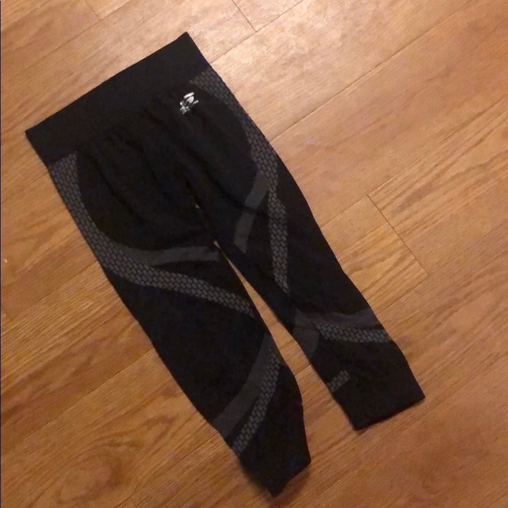 SKETCHERS CROPPED SEAMLESS LEGGING